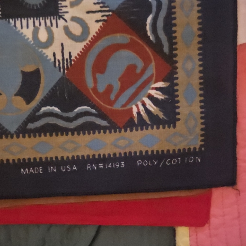 Geometric Patterned Poly/Cotton Bedding - image 1